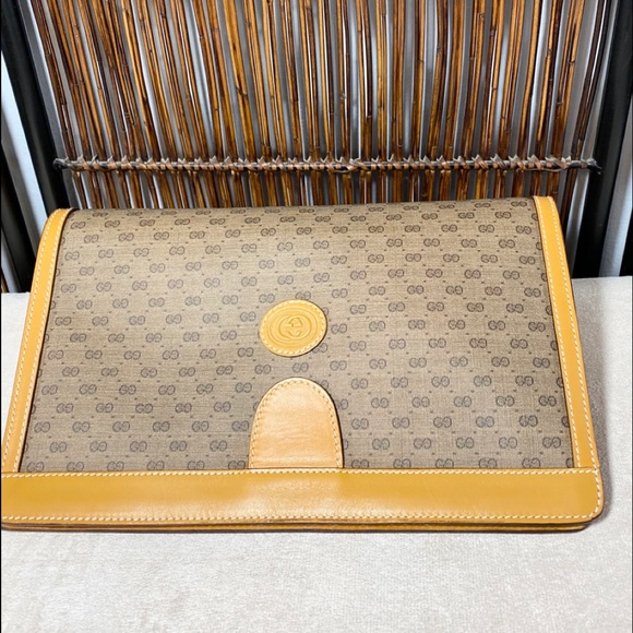 Gucci bag, Gucci Supreme, Gucci Clutch, Pristine Condition, Classy Clutch - Picture 11 of 16